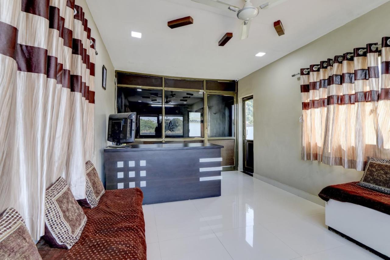 Spot On 71130 Hotel Shiv Krupa Anjar Exterior photo